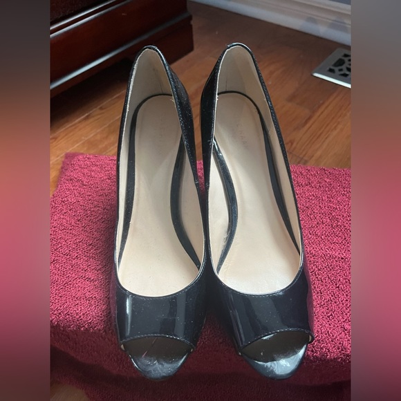 Black patent leather peep toe shoes, size 7.5 - Picture 5 of 5